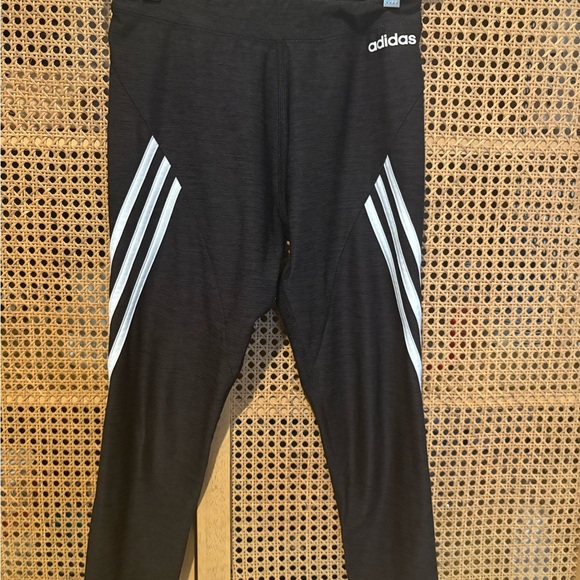 Adidas Kids' 3-Stripes Capri Leggings Black Athletic Size Large 14 - Picture 1 of 4